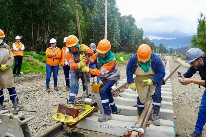 AVANZA EL TREN