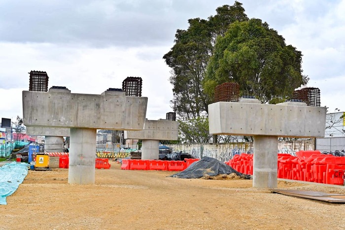 MinTransporte y Cundinamarca avanzan en la construcción del RegioTram de Occidente con el izaje de vigas del Puente Mosquera